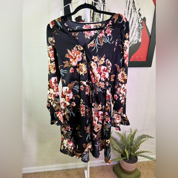 Xhilaration Dresses & Skirts - Xhilaration long Sleeve Black Floral Dress size M EUC